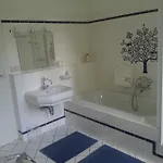 Chateau Mesny Bed & Breakfast *