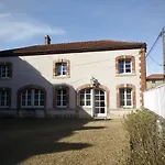Chateau Mesny Bed & Breakfast *