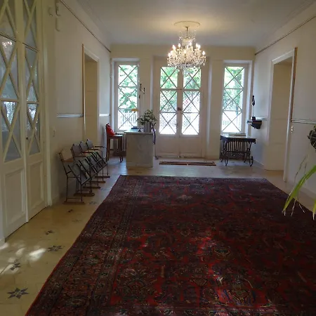 Chateau Mesny Bed & Breakfast