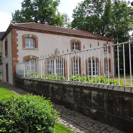 Chateau Mesny Bed & Breakfast *