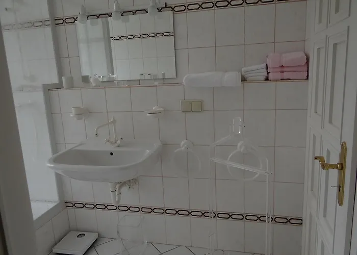 Chateau Mesny Bed & Breakfast