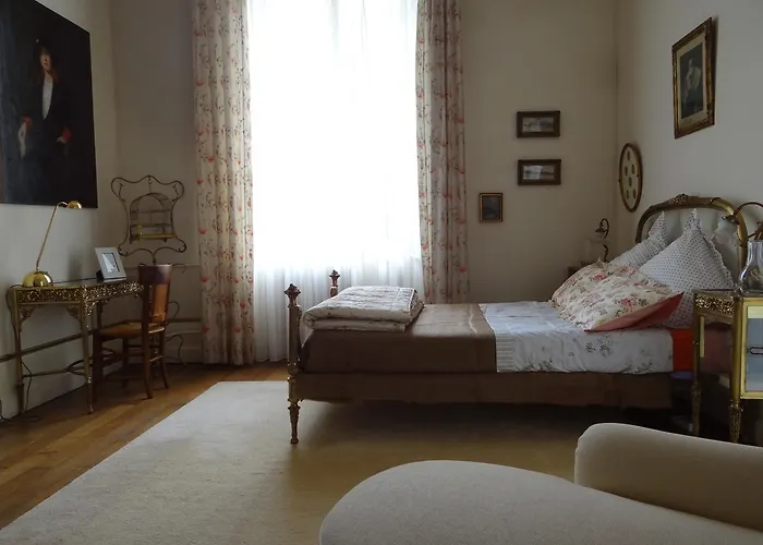 Chateau Mesny Bed & Breakfast