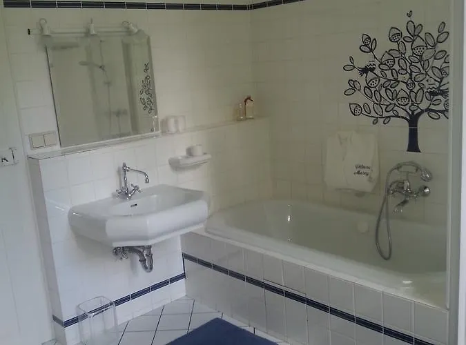 Chateau Mesny Bed & Breakfast *