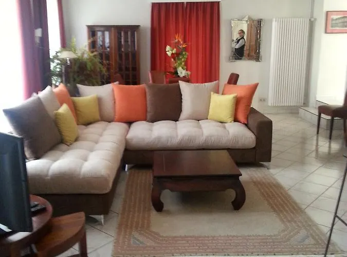 Chateau Mesny Bed & Breakfast *