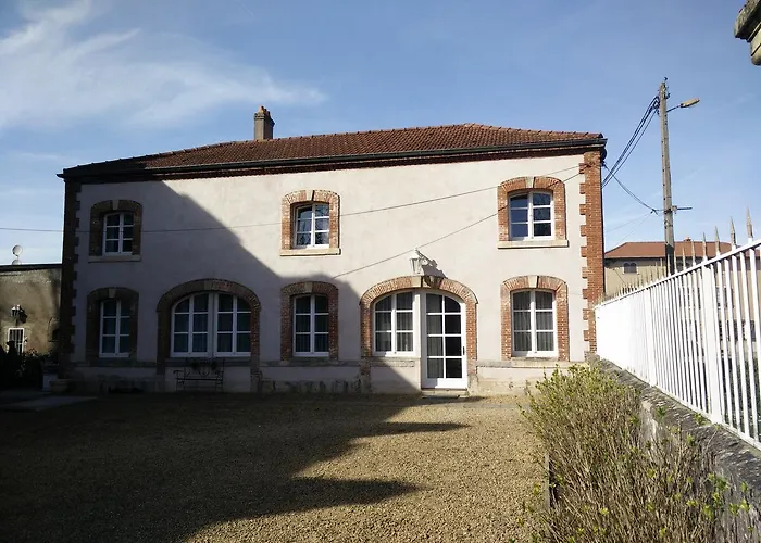 Chateau Mesny Bed & Breakfast *